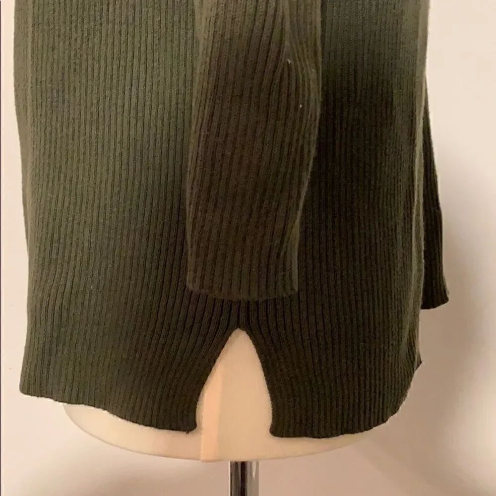 🌼🌼GAP green top🌼🌼   - Picture 4 of 6
